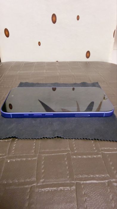 IPhone 16 Ultramarine  imprecabil - pentru recarosat