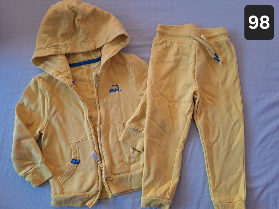 Различни детски дрехи