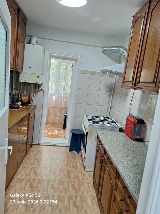 Vind apt 2 camere decomandat etj.1