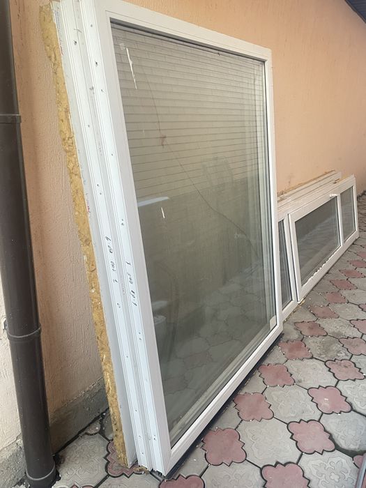 Продается пластиковая дверь и окна