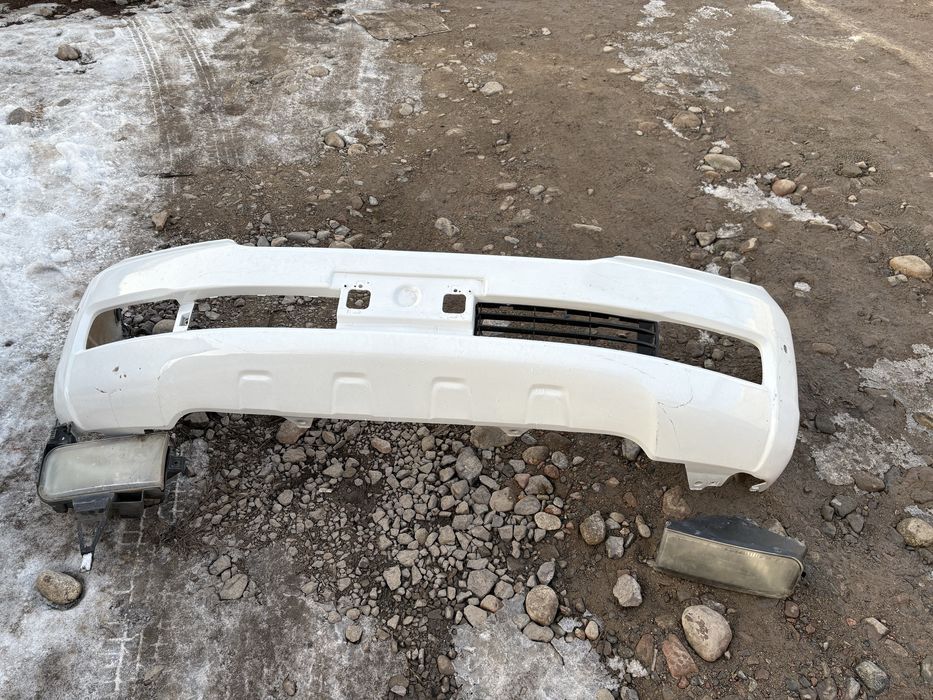 Продам бампер от тойоты 200