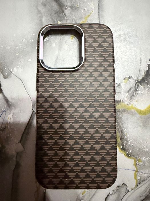 Продам чехол на iPhone 16 pro