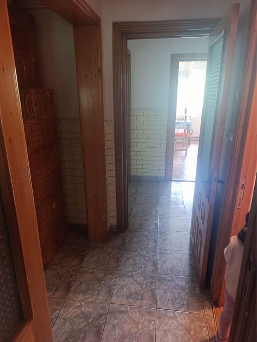 Apartament cu 3 camere zona 2 Stejari