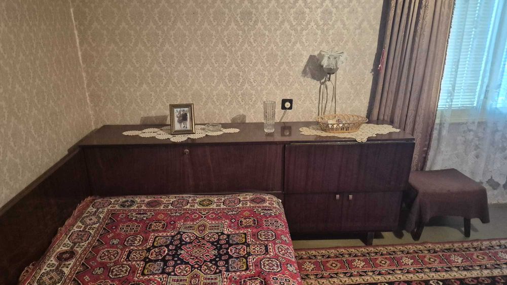 Приста / спалня с ракла и скрин