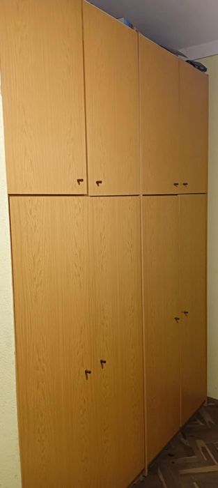 Двойна спалня с ракли и шкафове + четирикрилен гардероб