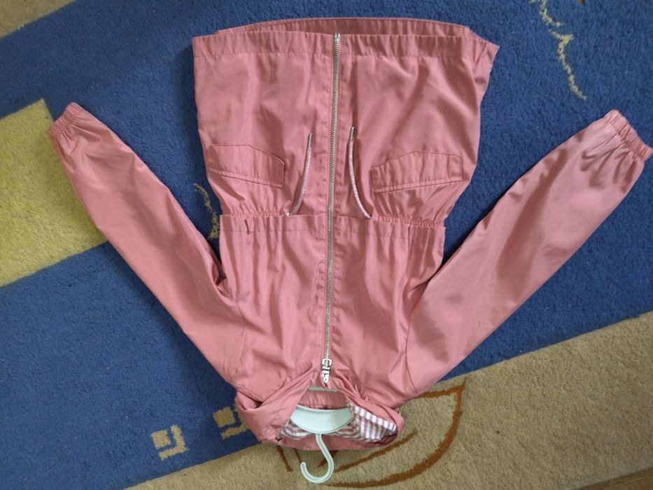 Куртка- плащ на 7 -8  лет .