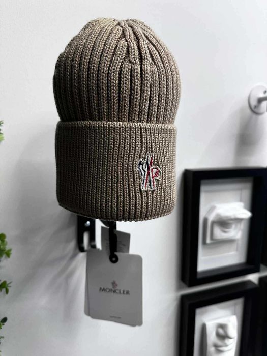 Зимна шапка Moncler - нова
