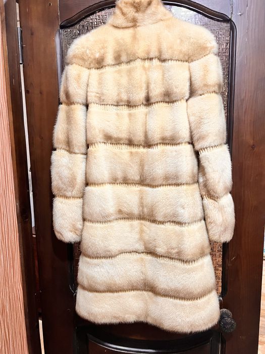 Продам норковую шубу