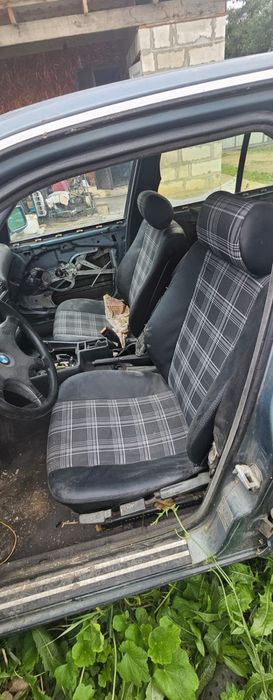 BMW E34 (1990) — документы в порядке.