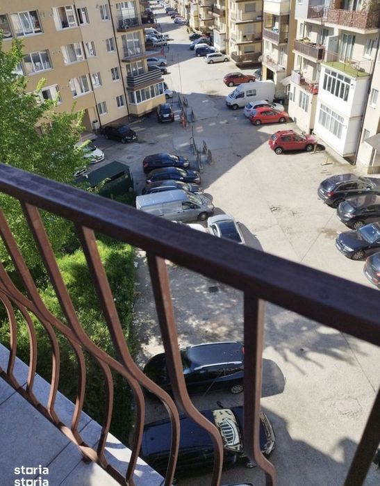 Apartament modern, două balcoane,parcare, living cu bucătărie,dormitor