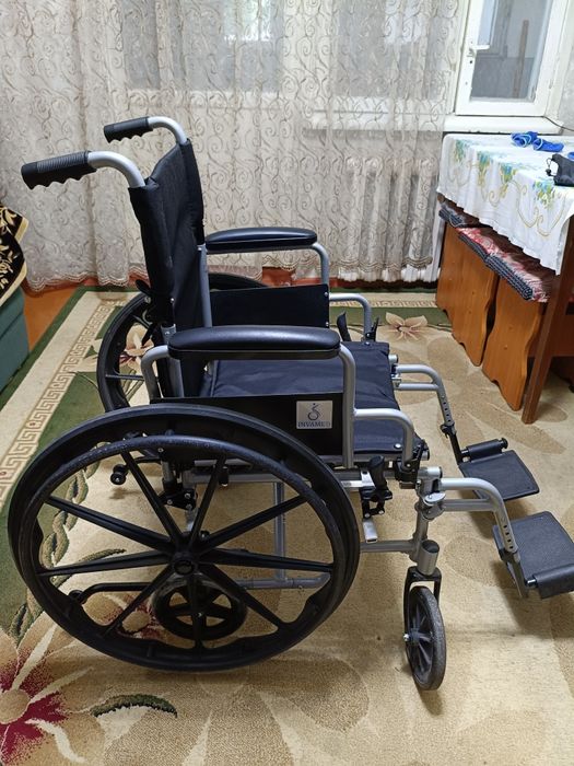 Продам инвалидную коляску