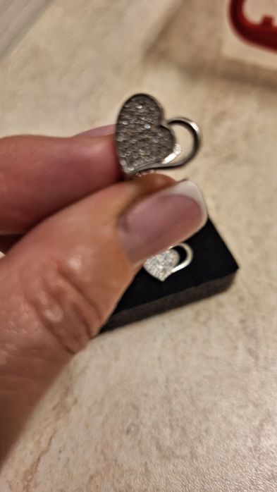 Vand set argint in forma de inimioara cu pietricele