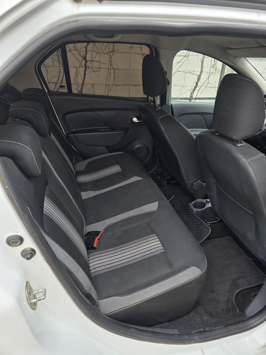 Dacia Logan 0.9 TCe 2018 versiunea Black & White