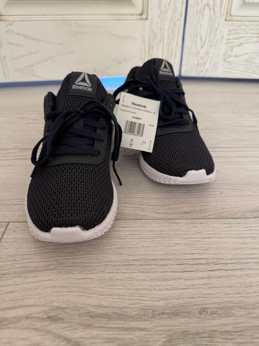 Продаю фирменные кросовки Reebok