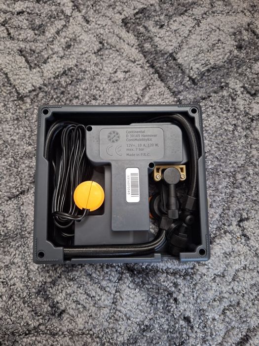 Kit auto pentru umflat roți.