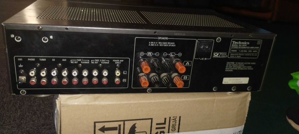Vând amplificator technics