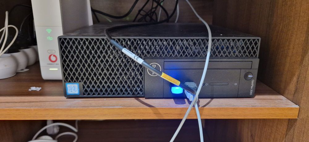 Vând unitate și monitor folosite putin