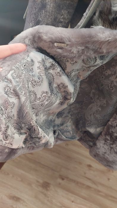 Продаётся шуба мутон с песцовым воротником