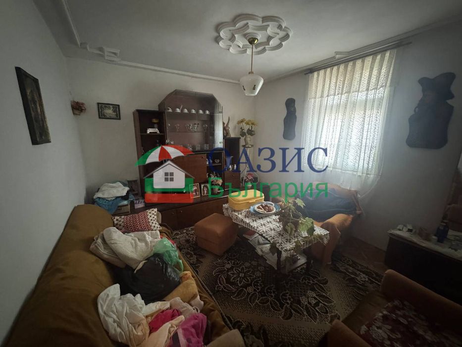 Двуетажна къща в с. Гълъбец на парцел 730 кв м, Общ. Поморие, обл.