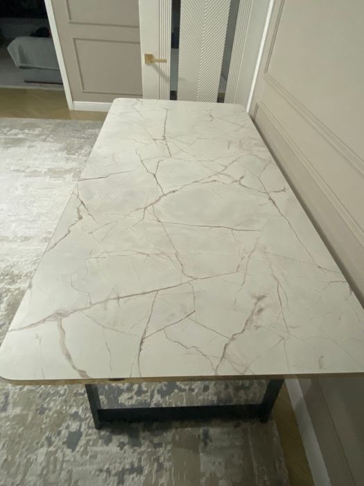 Срочно продам стол