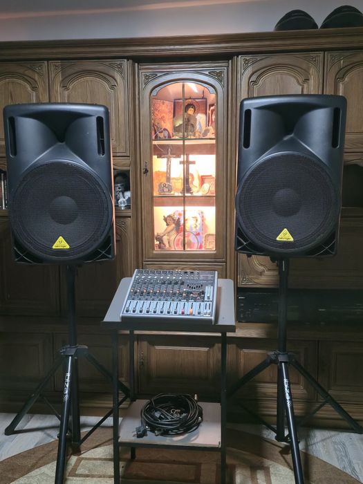 Vând boxe Behringer si mixer