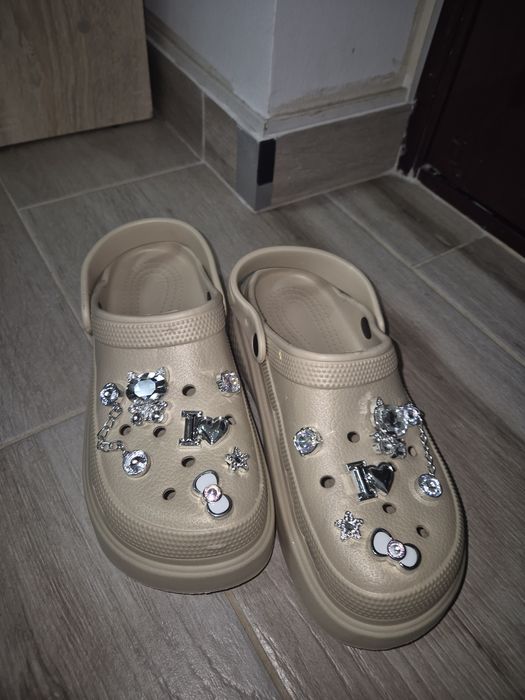 Crocs remake produs în România