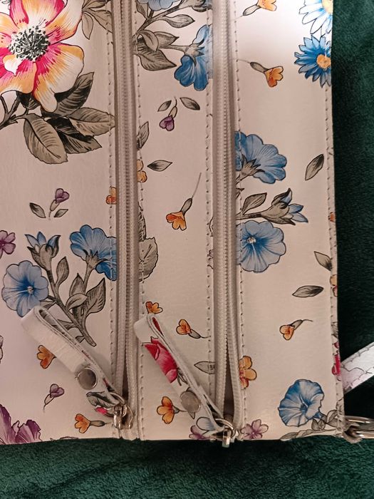 Poșetă piele naturala, motiv floral. Noua