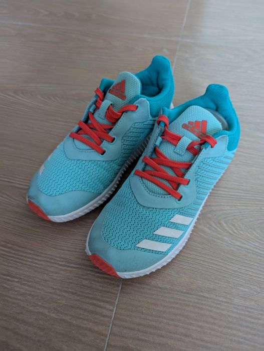 Леки и удобни детски маратонки ADIDAS 32