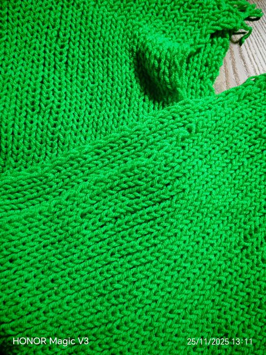 Ръчно изплетен пухкав зимен шал