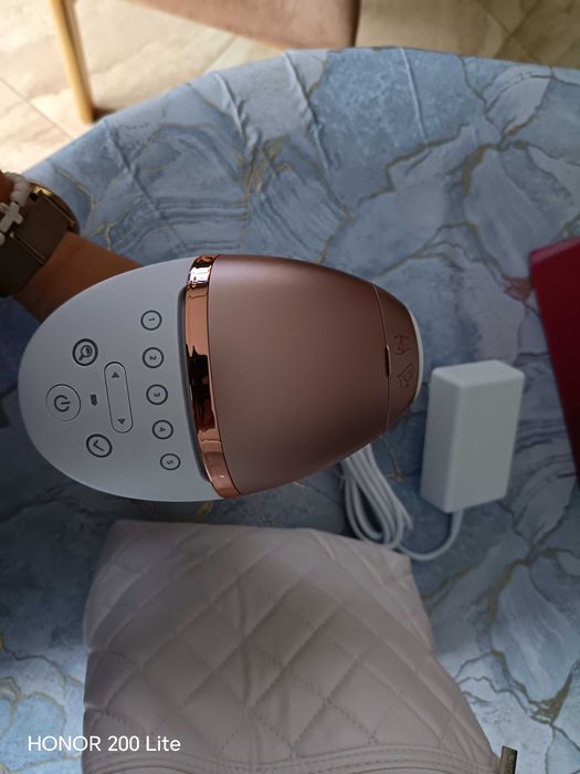 Фотоепилатор Philips Lumea 9000