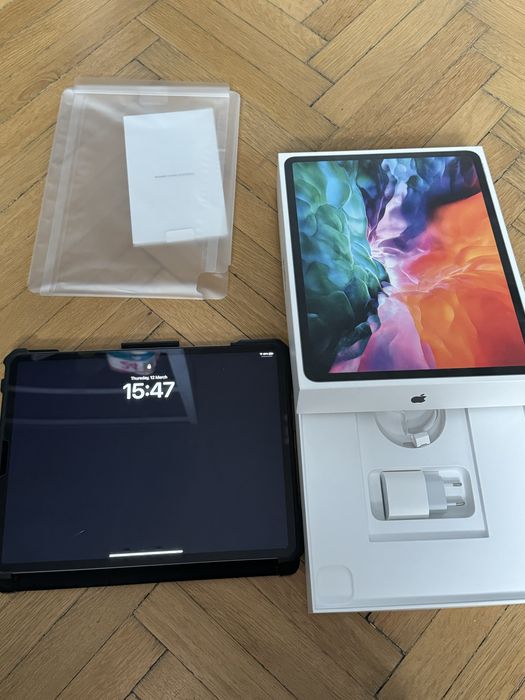 Ipad pro 12’9 inch 4th gen + husa uag