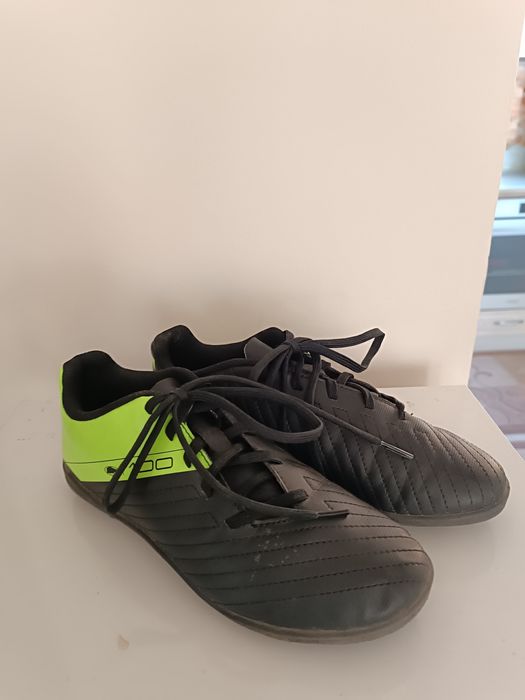 Детски футболни обувки бутонки номер 35 и 33