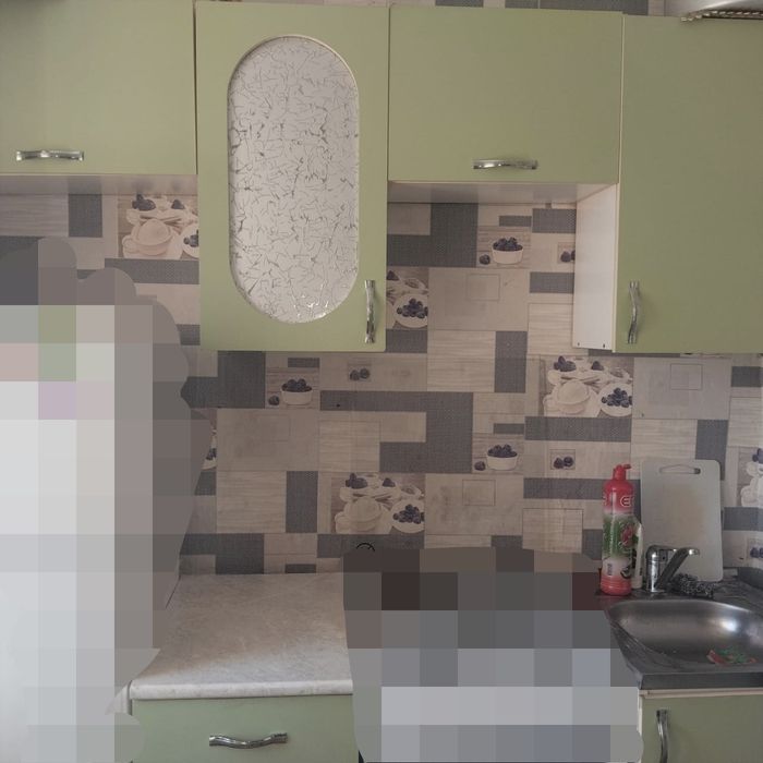 Кухонный шкаф,  стол с стульями