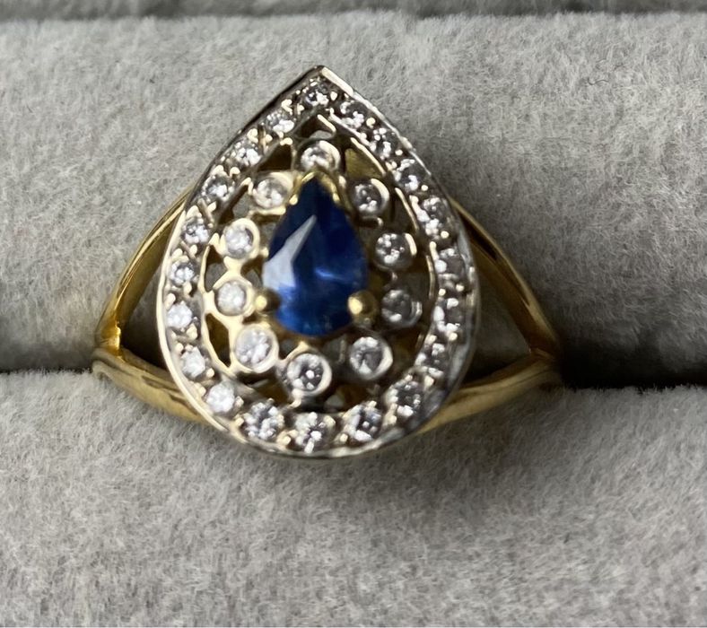 Кольцо с бриллиантами и сапфиром