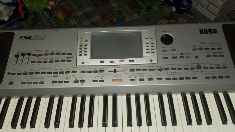 Orgă korg PA80 Începători