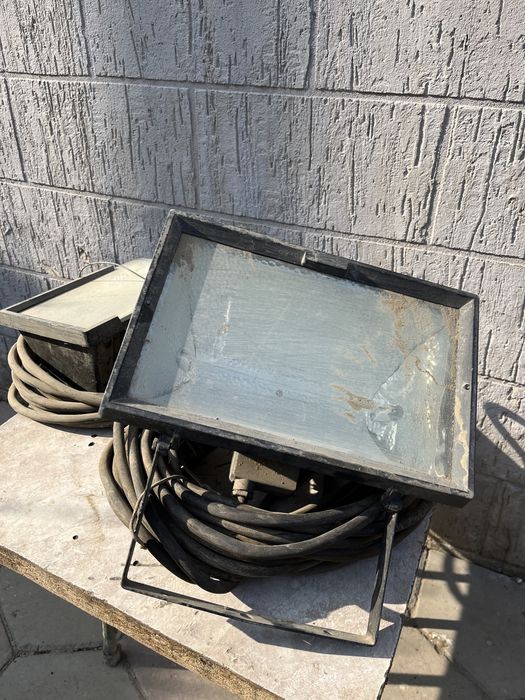 Прожекторы 2 шт.