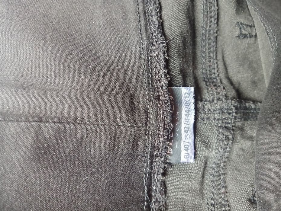 Blugi mulati 38-40.    Talie80cm,  Solduri90-92cm  elastic, lungime 100cm(din talie-glezne)