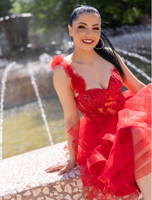 Къса бална рокля