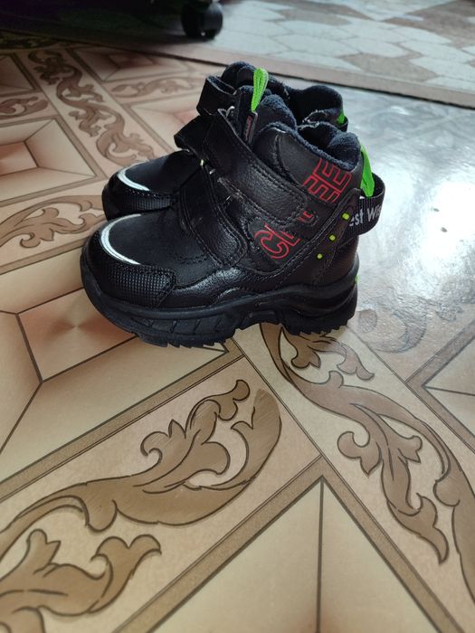 Продам обувь на мальчика