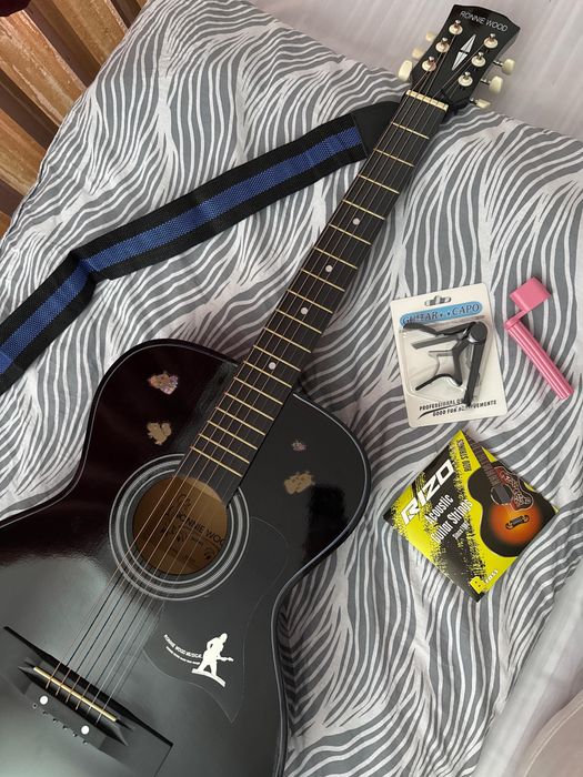 Гитара акустика