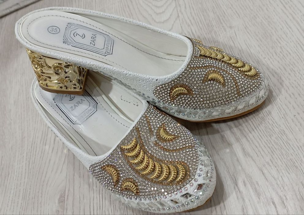 Kelinlarning  milliy oyoq kiyimi sotiladi xolati yengi