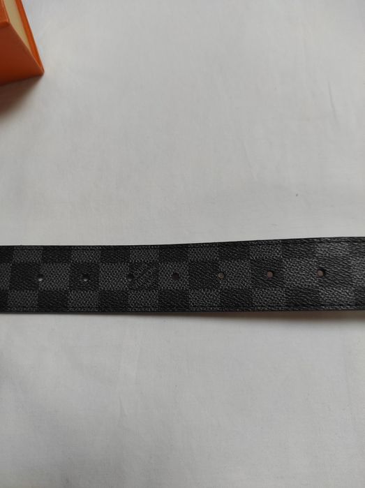 Curea Louis Vuitton – Stil și rafinament