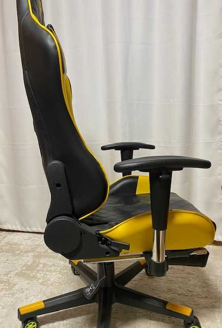 De Crăciun, la jumătate de preț - Scaun gaming Genator