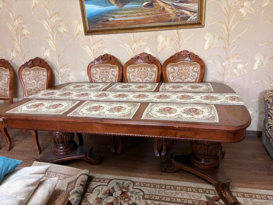Диваны, кресло, стулья и стол
