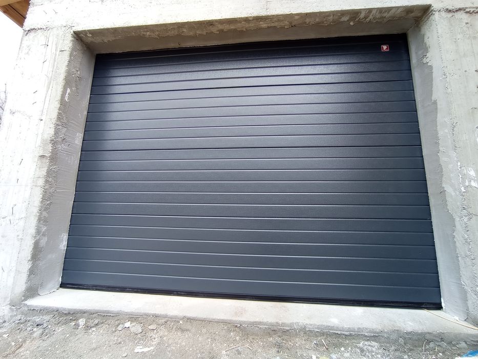 Uși de garaj secționale și tip rulou!