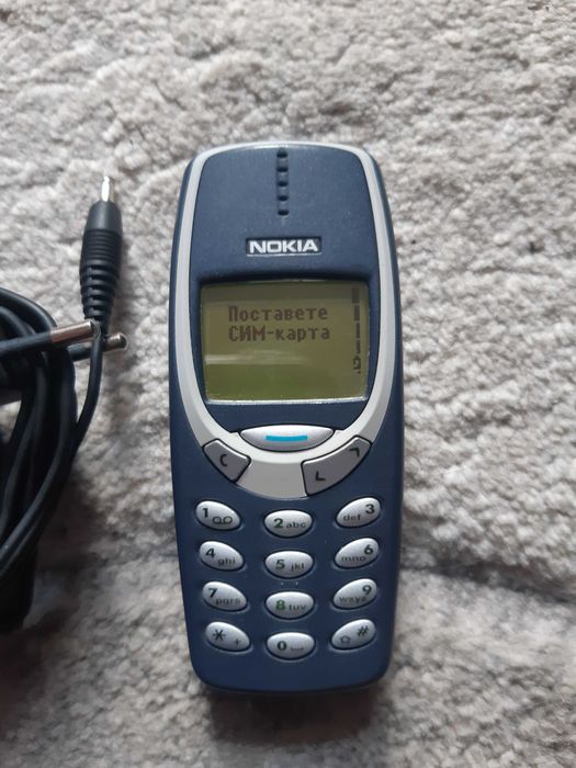 Телефон NOKIA 3310 с оригиналното си зарядно у-во