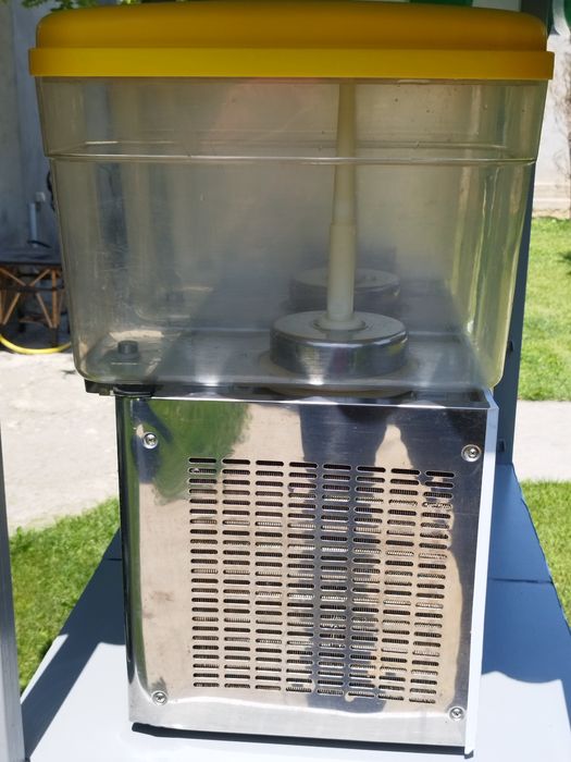 Продается сокоохладитель почти новый с тележкой
