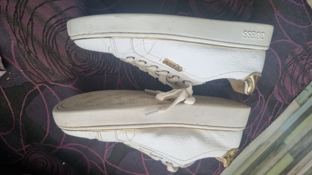 Оригинални маратонки GUESS 37