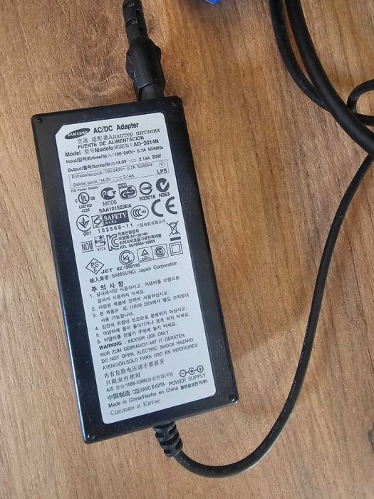 Продавам екран за компютър Samsung S22B150N 22 инча