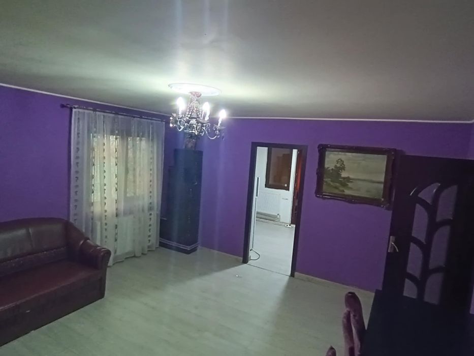 Inchiriez vilă zona bucium